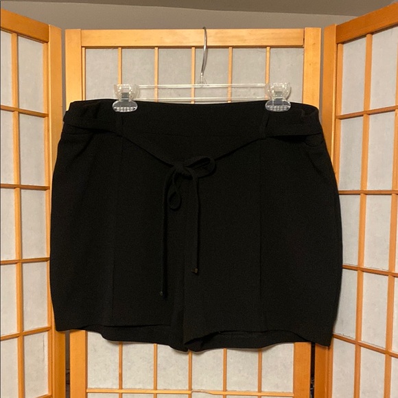 Women's Black Polyester Spandex Size 16 Shorts - Picture 1 of 6